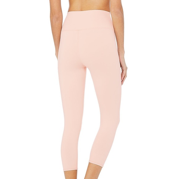 ALO Yoga Pants - Alo Yoga Airbrush Capri Leggings - Nectar